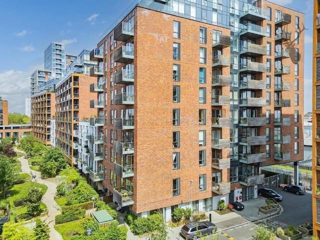 Flat for sale in Merchants Walk, Cat Hill