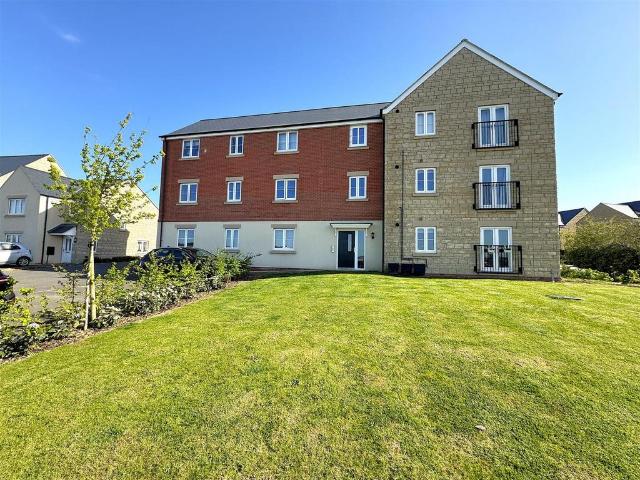 Flat for sale in Priors Hall Park, Weldon