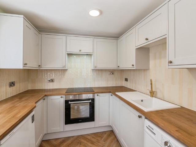 Flat for sale in East Tilbury, Essex