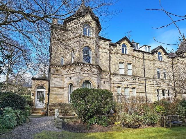 Flat for sale in Altrincham, Trafford