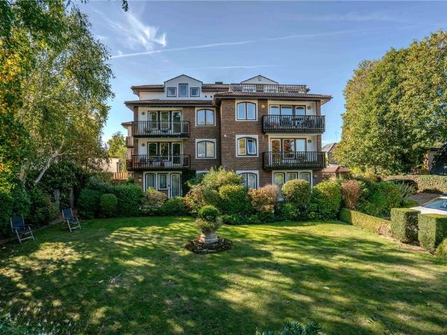 Flat for sale in East Twickenham, Greater London