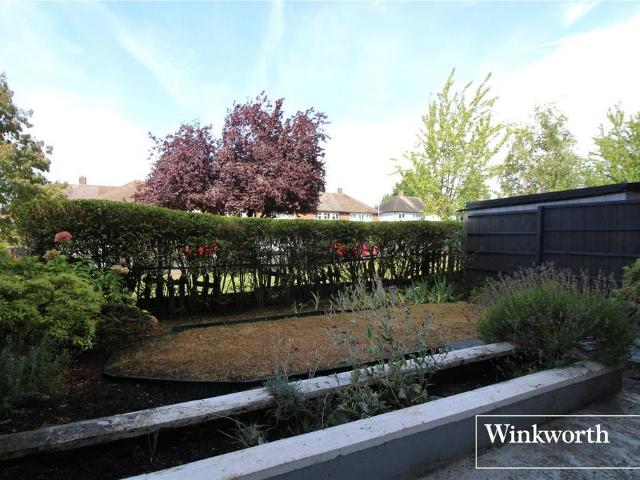 Flat for sale in Elstree and Borehamwood, Borehamwood