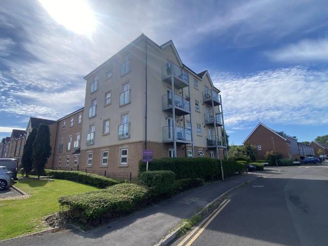 Flat for sale in Hedge End, Helford