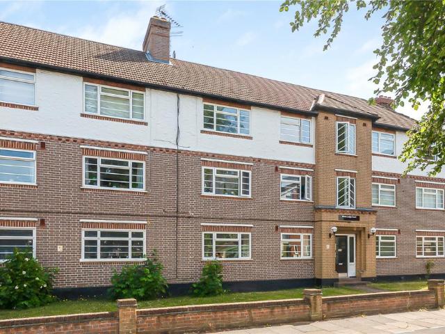 Flat for sale in Whitton, Greater London