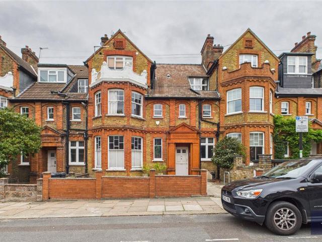 Flat for sale in Streatham Hill, Greater London