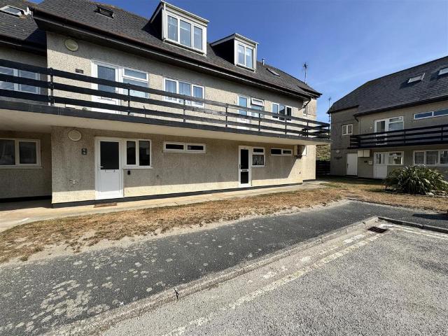 Flat for sale in Penwartha Coombe, Cornwall