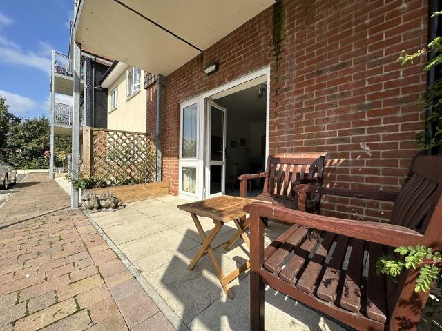 Flat for sale in Hart, Hampshire