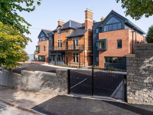 Flat for sale in Penarth, Wales