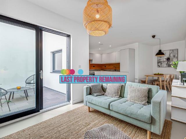 Flat for sale in London Borough of Merton, Mitcham