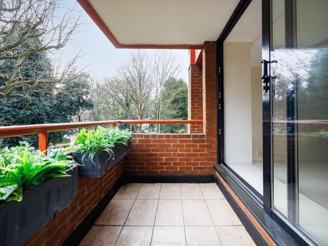 Flat for sale in Archway, Greater London