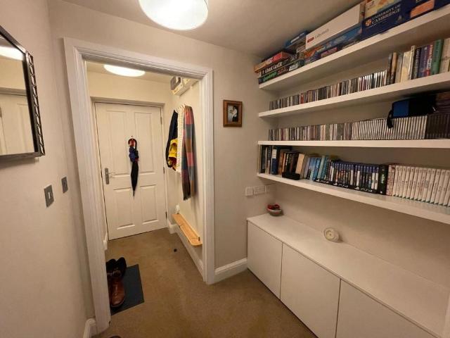 Flat for sale in Cliff Hill, Green Close