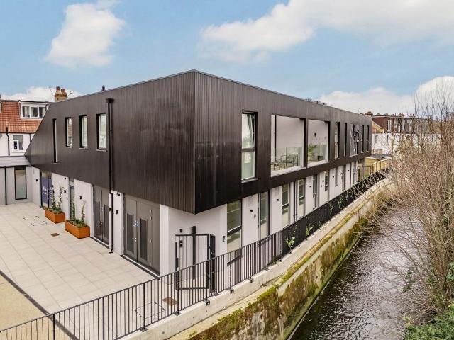 Flat for sale in East Sheen, Greater London