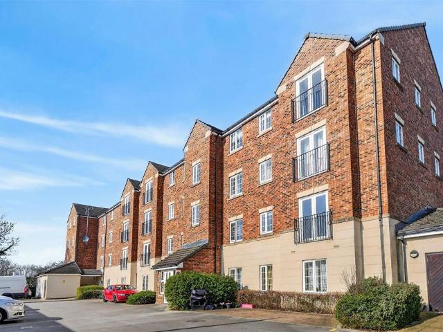 Flat for sale in High Field, York