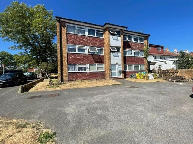 Flat for sale in Little Heath, Greater London