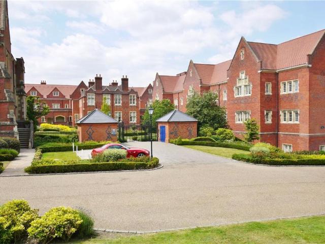 Flat for sale in The Galleries, Navestock Side