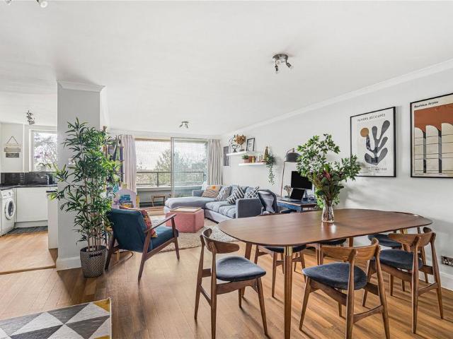 Flat for sale in Putney, Greater London