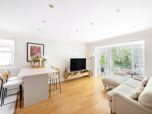 Flat for sale in Belsize Park, Primrose Hill