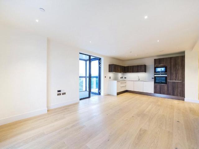 Flat for sale in Nine Elms, Greater London
