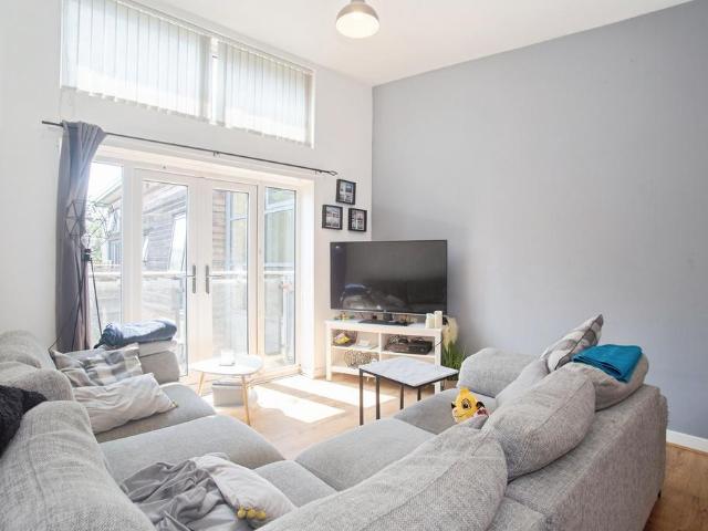 Flat for sale in Barton upon Irwell, Salford