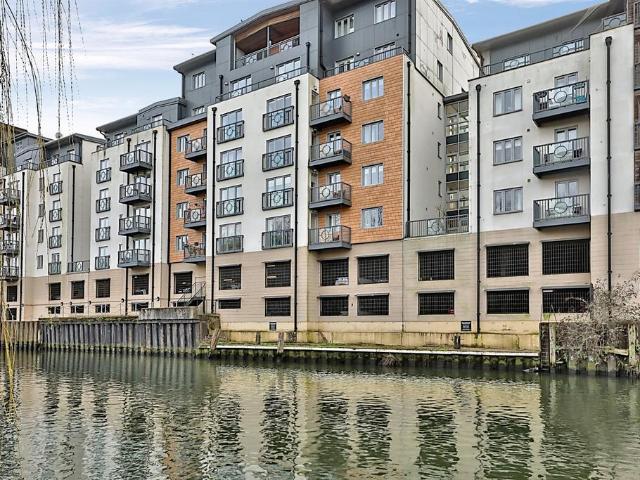 Flat for sale in Lakenham, East Bank