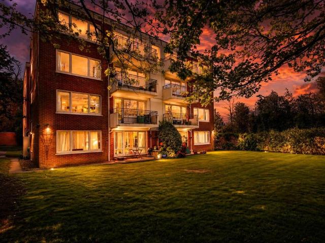 Flat for sale in Sunninghill and Ascot, Sunninghill