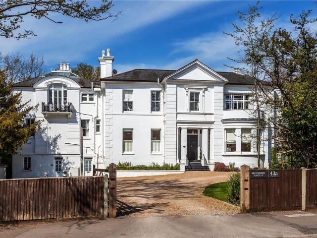 Flat for sale in Red Hill, Surrey