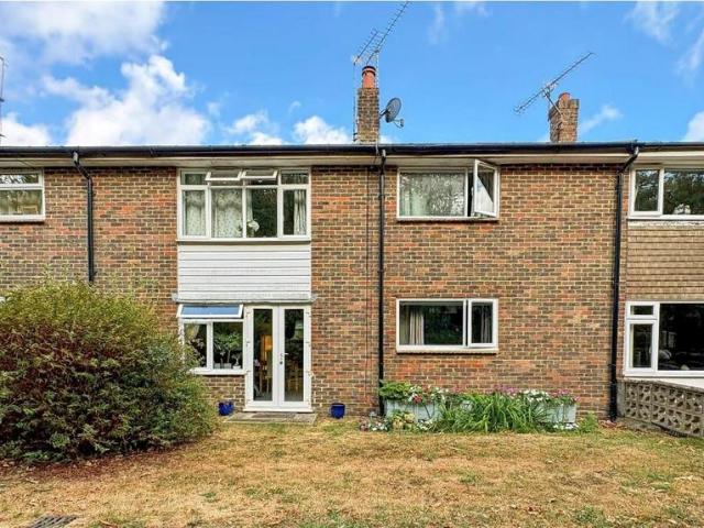 Flat for sale in Arundel, Clapham