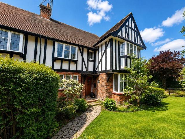 Flat for sale in Hampstead Garden Suburb, Greater London