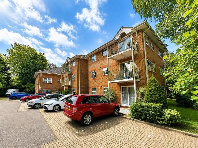 Flat for sale in Bassett, City Of Southampton