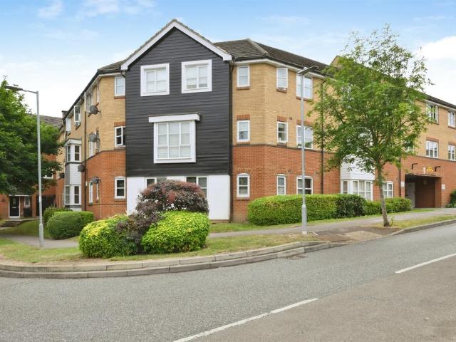 Flat for sale in Broxbourne, Hertfordshire