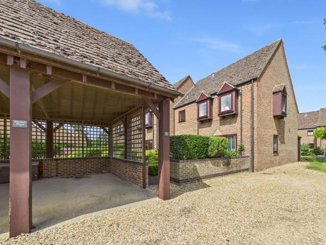 Flat for sale in Oundle