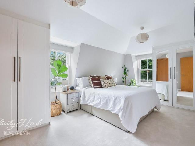 Flat for sale in Blackheath Royal Standard, Greater London
