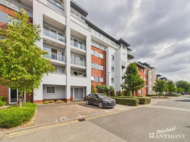 Flat for sale in Walton, Aylesbury