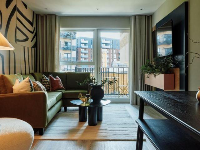 Flat for sale in Strand-on-the-Green, Greater London