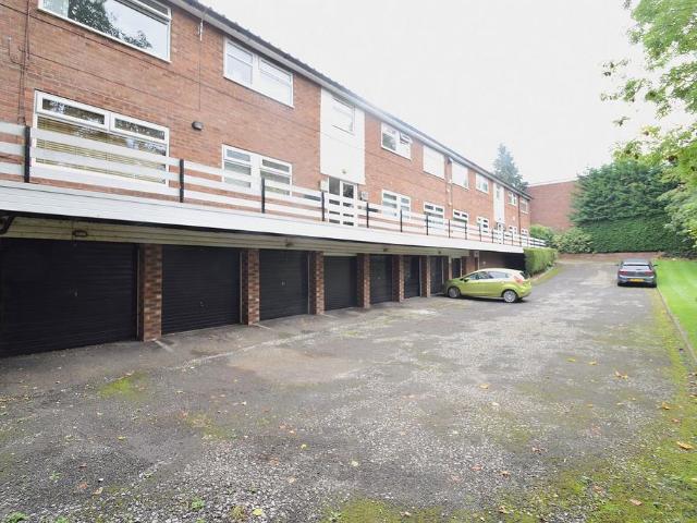 Flat for sale in Cheadle, Greater Manchester
