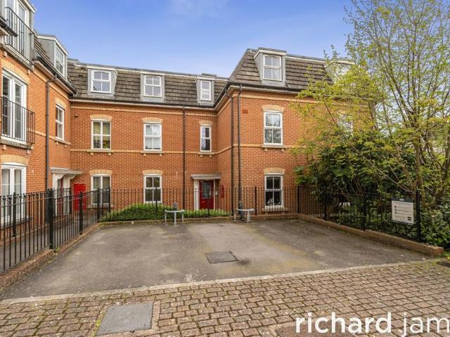 Flat for sale in Rodbourne, Swindon