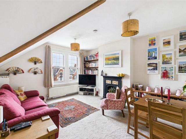Flat for sale in Streatham, Greater London