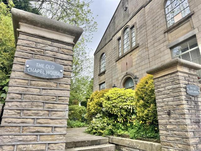 Flat for sale in Whitfield, Charlesworth
