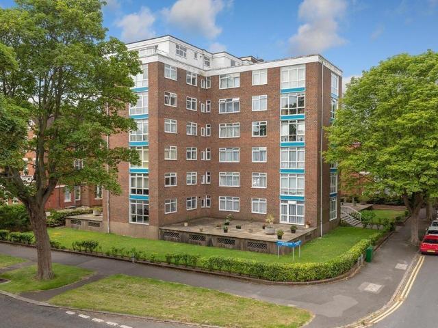 Flat for sale in Folkestone