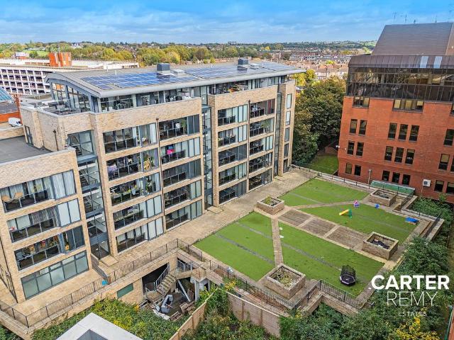 Flat for sale in Badgers Dene, Grays