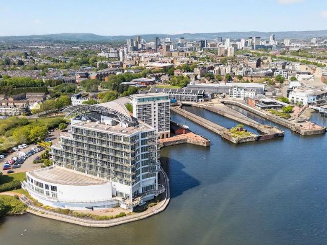 Flat for sale in Cardiff Bay, Falcon Lodge