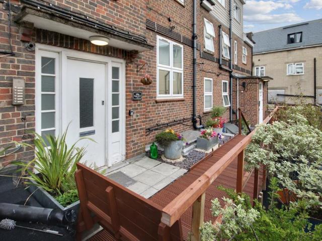 Flat for sale in Perryfields, West Sussex