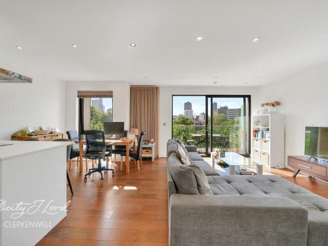 Flat for sale in Finsbury, Greater London