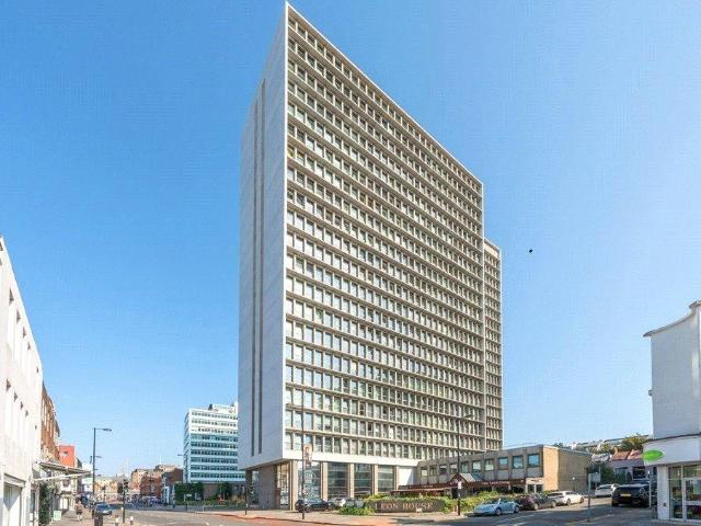 Flat for sale in Croydon, Waddon