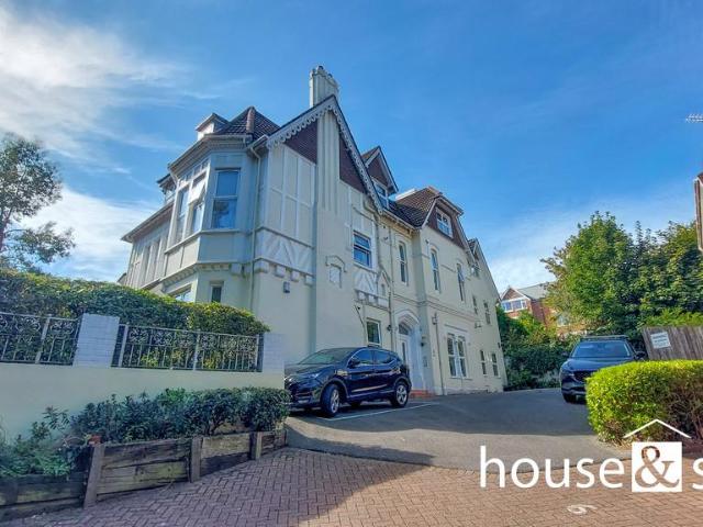 Flat for sale in West Cliff, Bournemouth