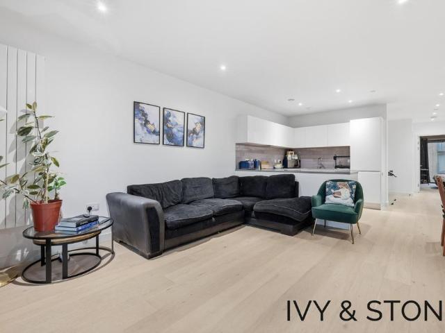 Flat for sale in Silvertown, Greater London