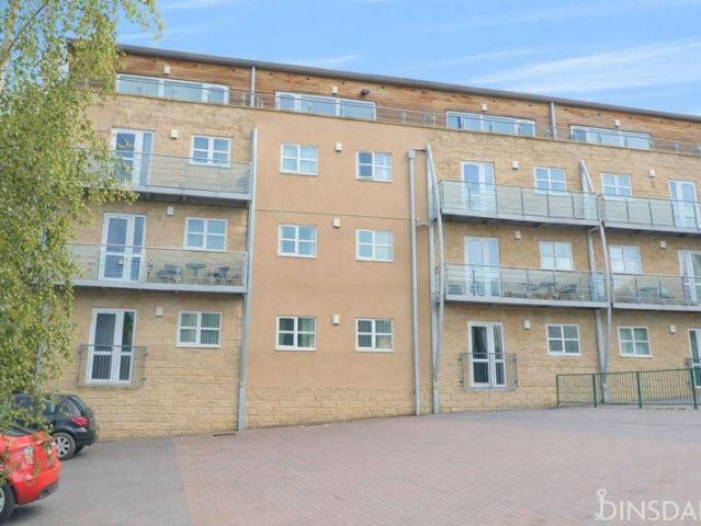 Flat for sale in Baildon, West Yorkshire
