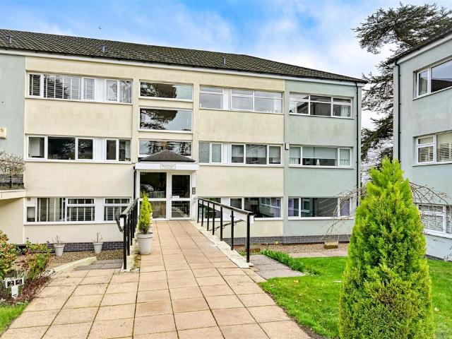 Flat for sale in Tettenhall, West Midlands