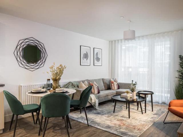 Flat for sale in Queen's Park, Greater London