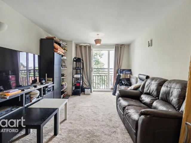 Flat for sale in Maryland, Greater London